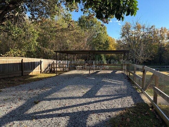 Building Photo - 7530 Shallowford Rd