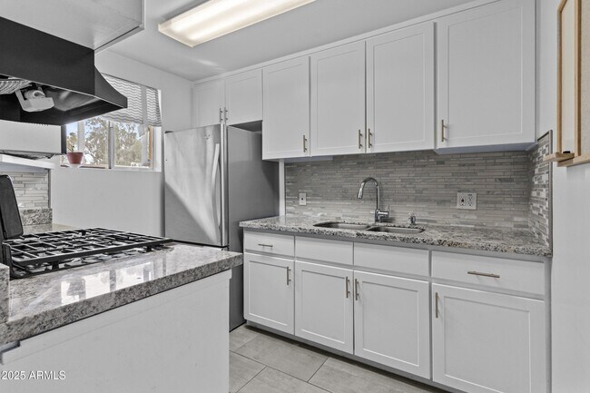 Building Photo - 6125 E Indian School Rd