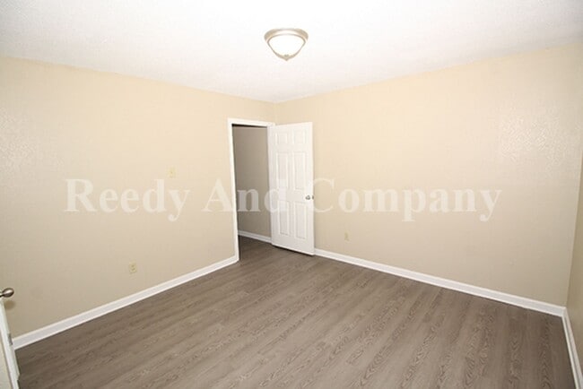 Building Photo - 324 McFarland Dr