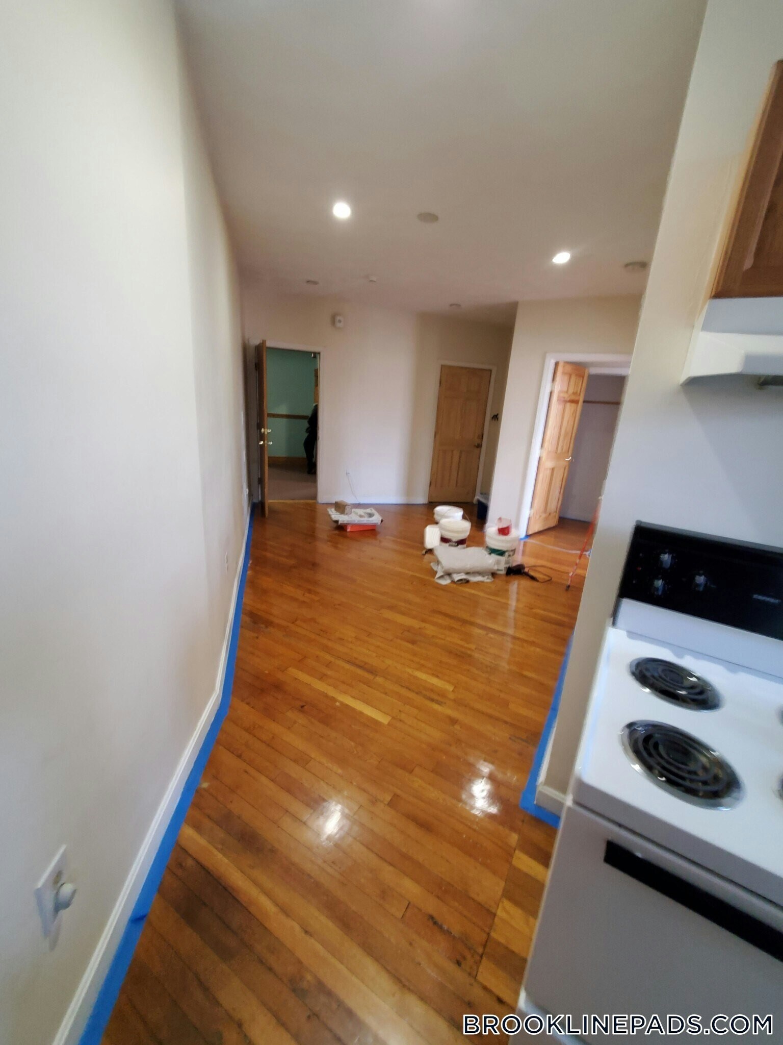 Building Photo - 352 Riverway