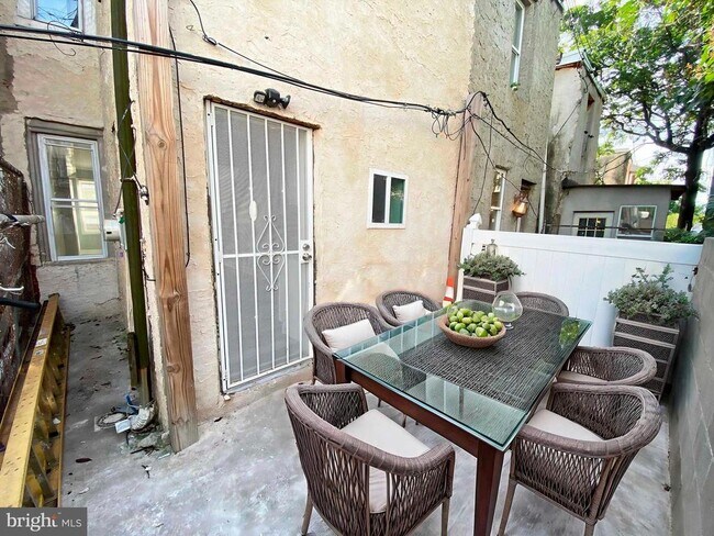 Building Photo - 3050 Hartville St