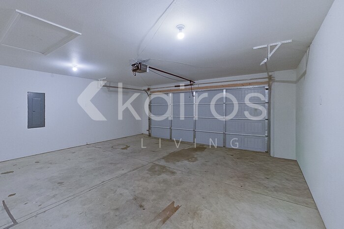 Building Photo - 202 Fieldstone Cir