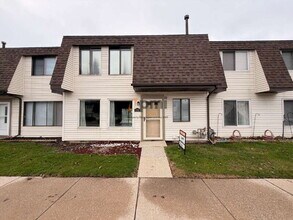 Building Photo - 354 E 60th Dr