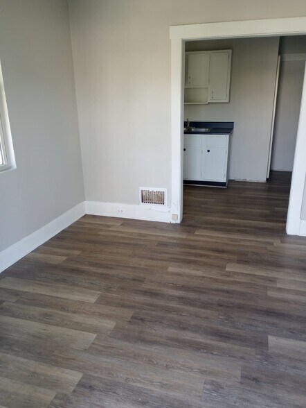 Building Photo - 137 W 66th St