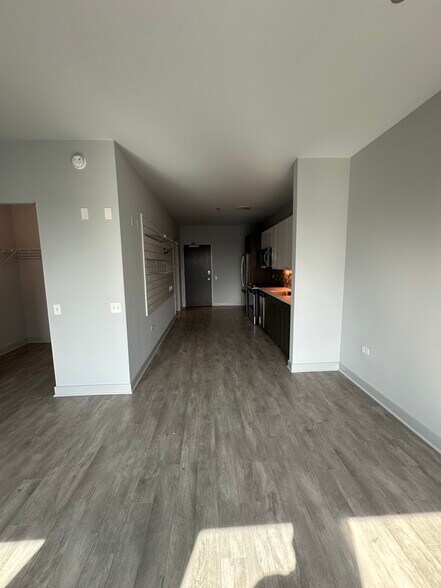 Building Photo - 1027 W Addison St