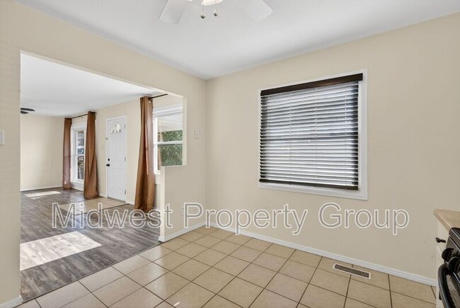 Building Photo - 36 Jamestown Dr