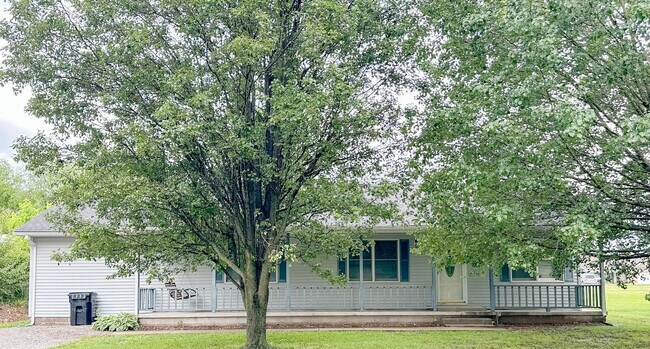 Building Photo - 706 E 15th St