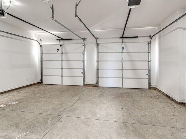 Building Photo - 29612 Memory Ln