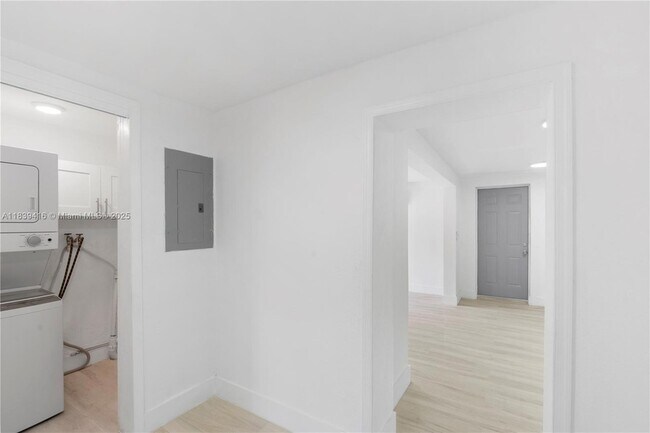Building Photo - 607 SW 3rd St
