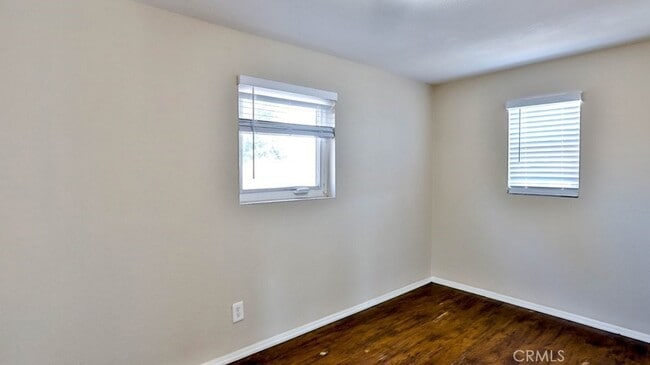 Building Photo - 1829 1/2 E 63rd Street Unit