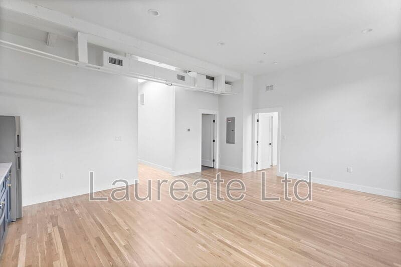 Building Photo - 1736 E 31st Ave