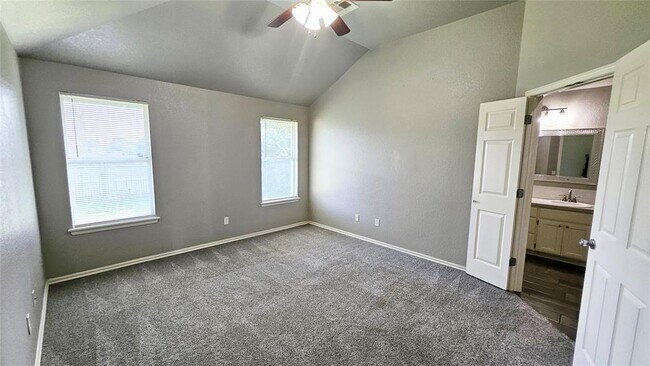 Building Photo - 6033 SE 83rd Pl