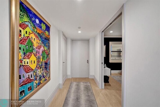 Building Photo - 3100 NE 48th St