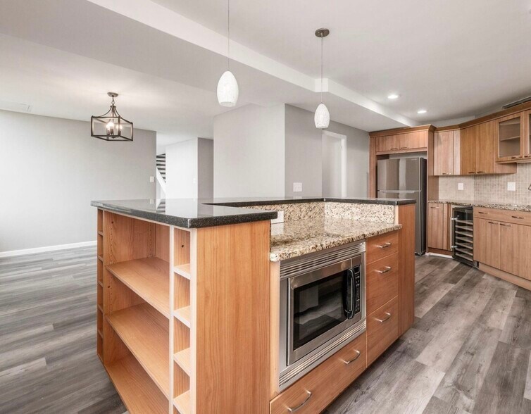 Building Photo - 1000 Urlin Ave