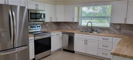 Building Photo - 1278 Belleair Rd