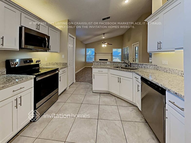 Building Photo - 2071 Lake Marion Dr
