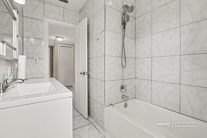 Building Photo - 3445 Soutel Dr