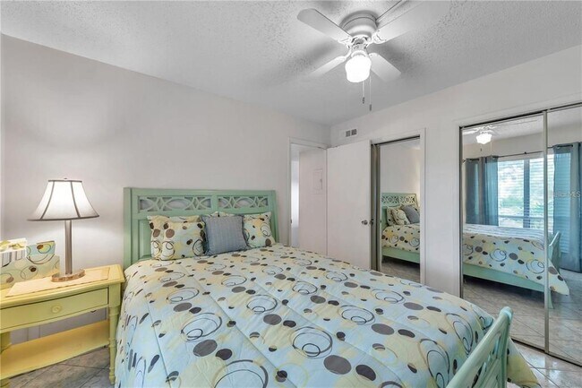 Building Photo - 425 Windrush Bay Dr