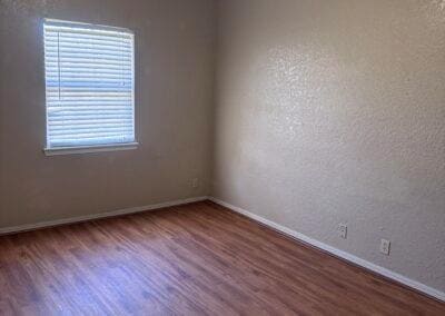 Building Photo - 417 Chartrand Ave