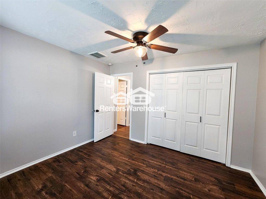 Building Photo - 2118 Creston Dr