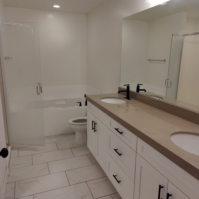Building Photo - Beautiful-Pristine 4 Bedroom Condo for Rent in Midvale