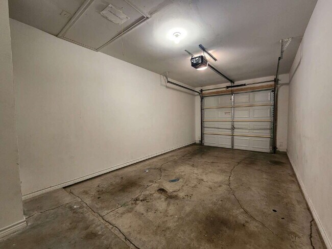 Building Photo - 3204 Toledo Dr
