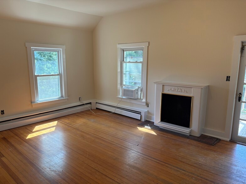 living room - 19 Essex Ave