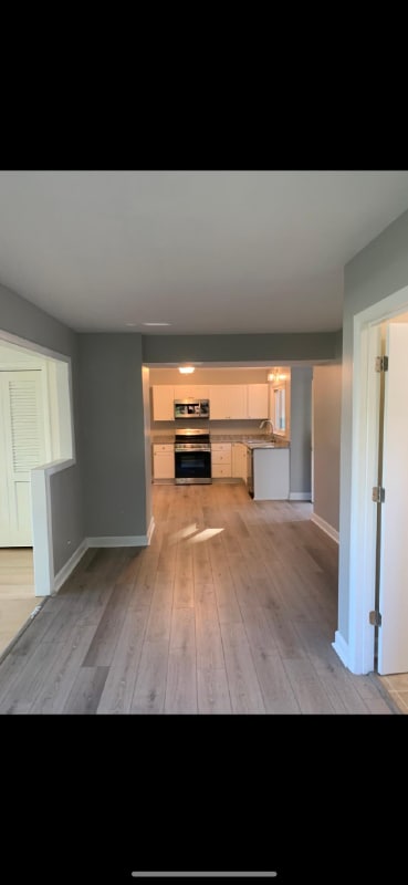 Building Photo - 100 W George St