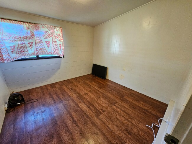 Building Photo - 2-bedroom 1 bath apartment with 1 parking.