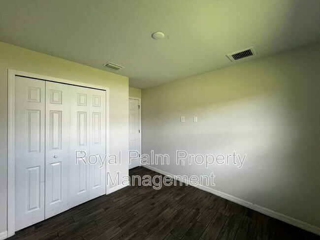 Building Photo - 1306 W 12th St