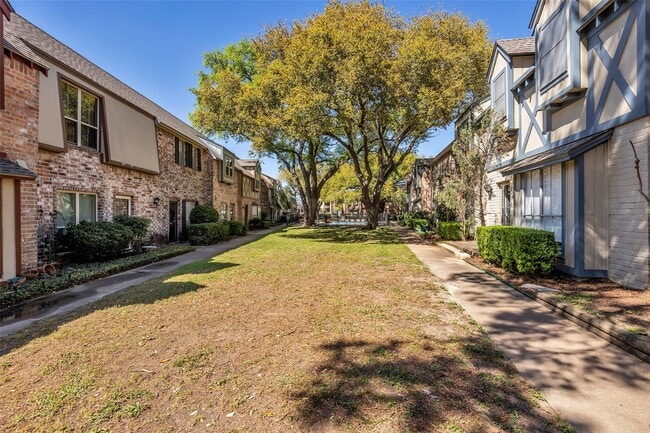 Building Photo - 14715 Barryknoll Ln