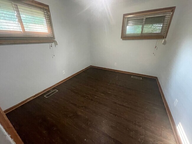 Building Photo - Charming Home on Gary West Side with Garage