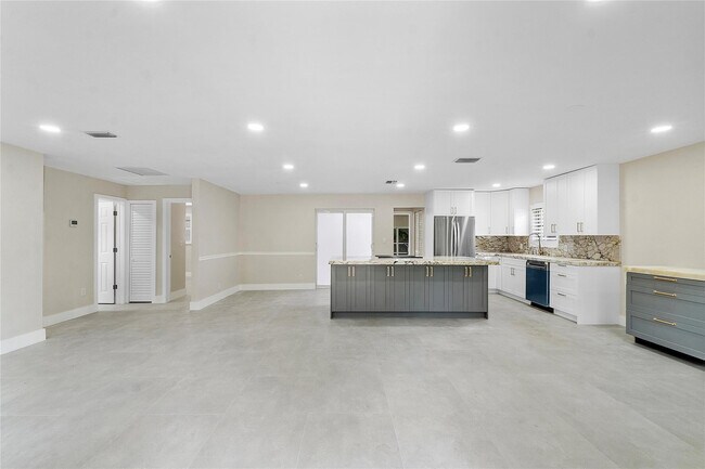 Building Photo - 828 Johnson St