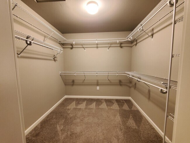 Building Photo - 6909 Delaney Ln NE