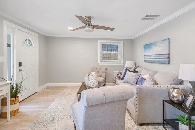 Building Photo - 237 N Bowlan St