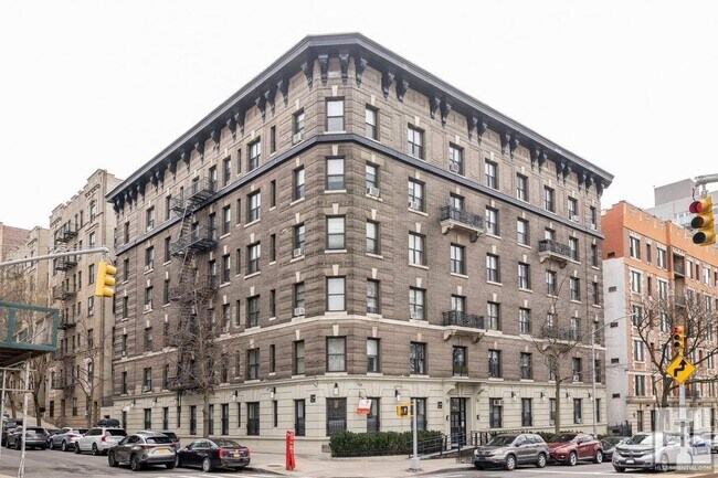 Building Photo - 668 RIVERSIDE DRIVE