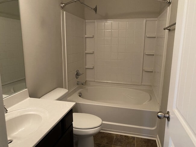 Building Photo - Townhome off Joe B Jackson