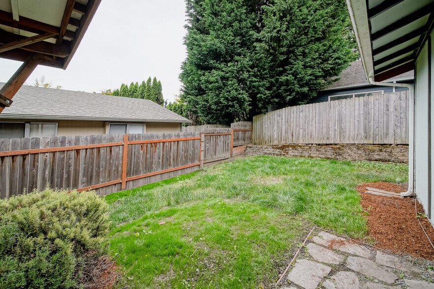 Building Photo - 312 S Nebraska St