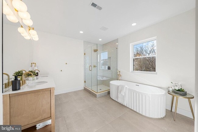 Building Photo - 703 Preston Ave