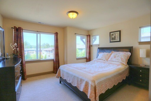 Building Photo - Luxury Bothell Townhome For Rent! 2 Car Ga...