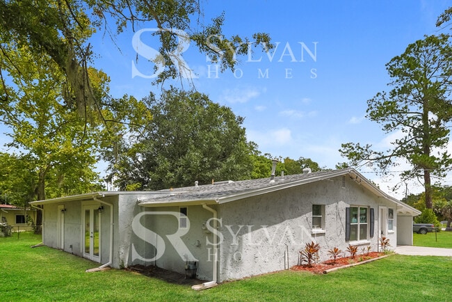 Building Photo - Feel welcome in this well-maintained 4BR 2...