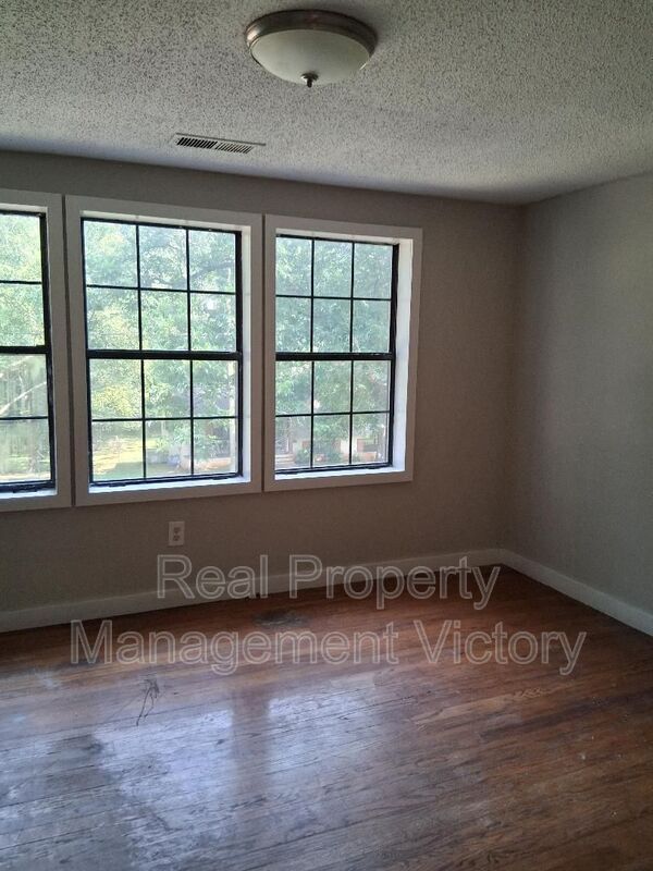 Building Photo - 1116 Potter Ave