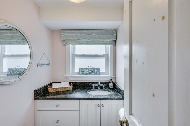 Building Photo - 1718 S Fletcher Ave