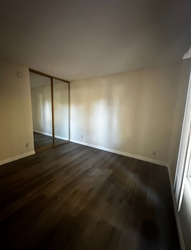 Building Photo - 2bed 2bath Condo WOODLAND HILLS