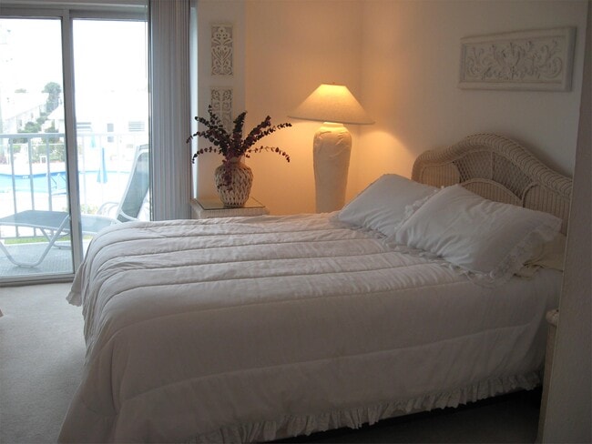 Building Photo - 100 The Esplanade S