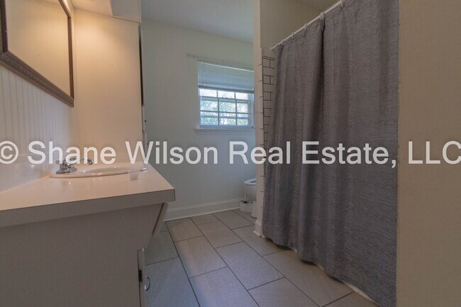 Building Photo - "Charming 4-Bedroom Home in Chattanooga wi...