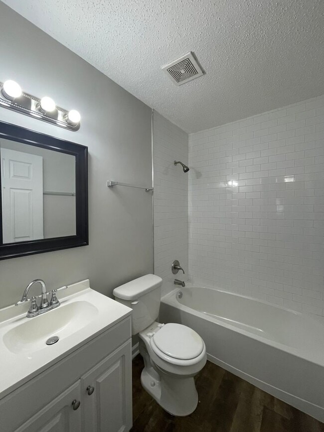 Building Photo - 103 Cedar Ct