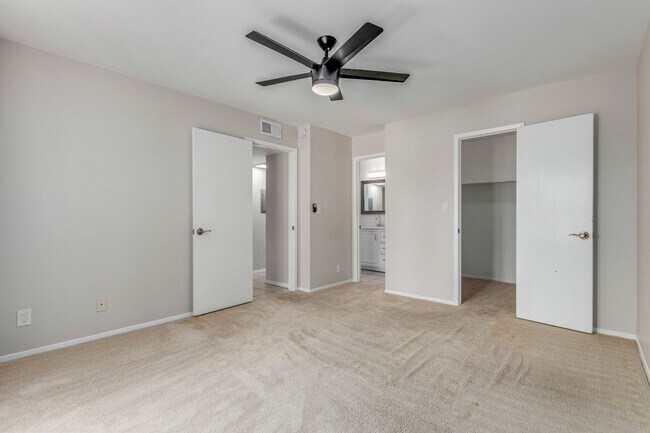Building Photo - BEAUTIFUL AND SPACIOUS 1ST FLOOR MESA CONDO!