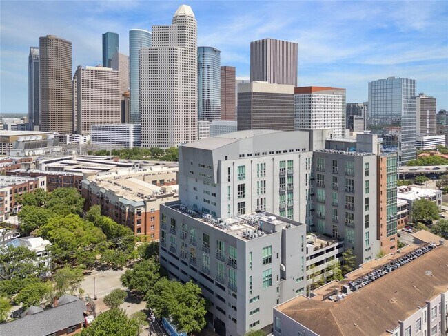Building Photo - 2000 Bagby St