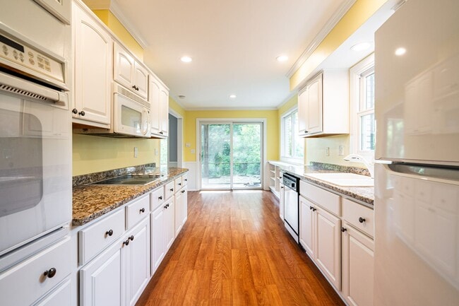 Building Photo - LIVE ON LAKE MICHIGAN IN THIS SPACIOUS CONDO!